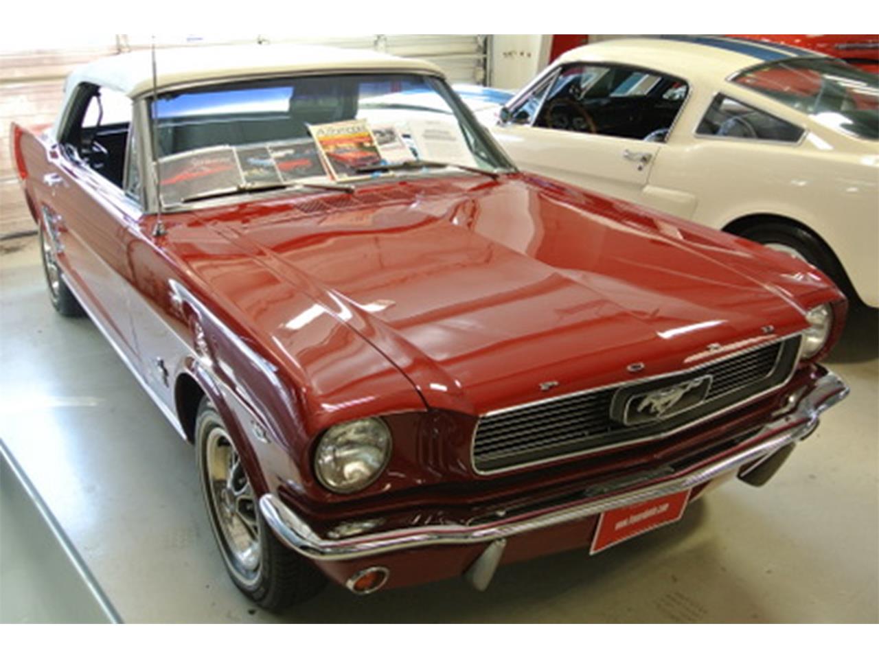 Ford-Mustang-1966-Candy-Apple-Red-Black-3
