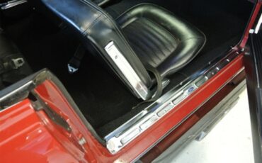 Ford-Mustang-1966-Candy-Apple-Red-Black-30