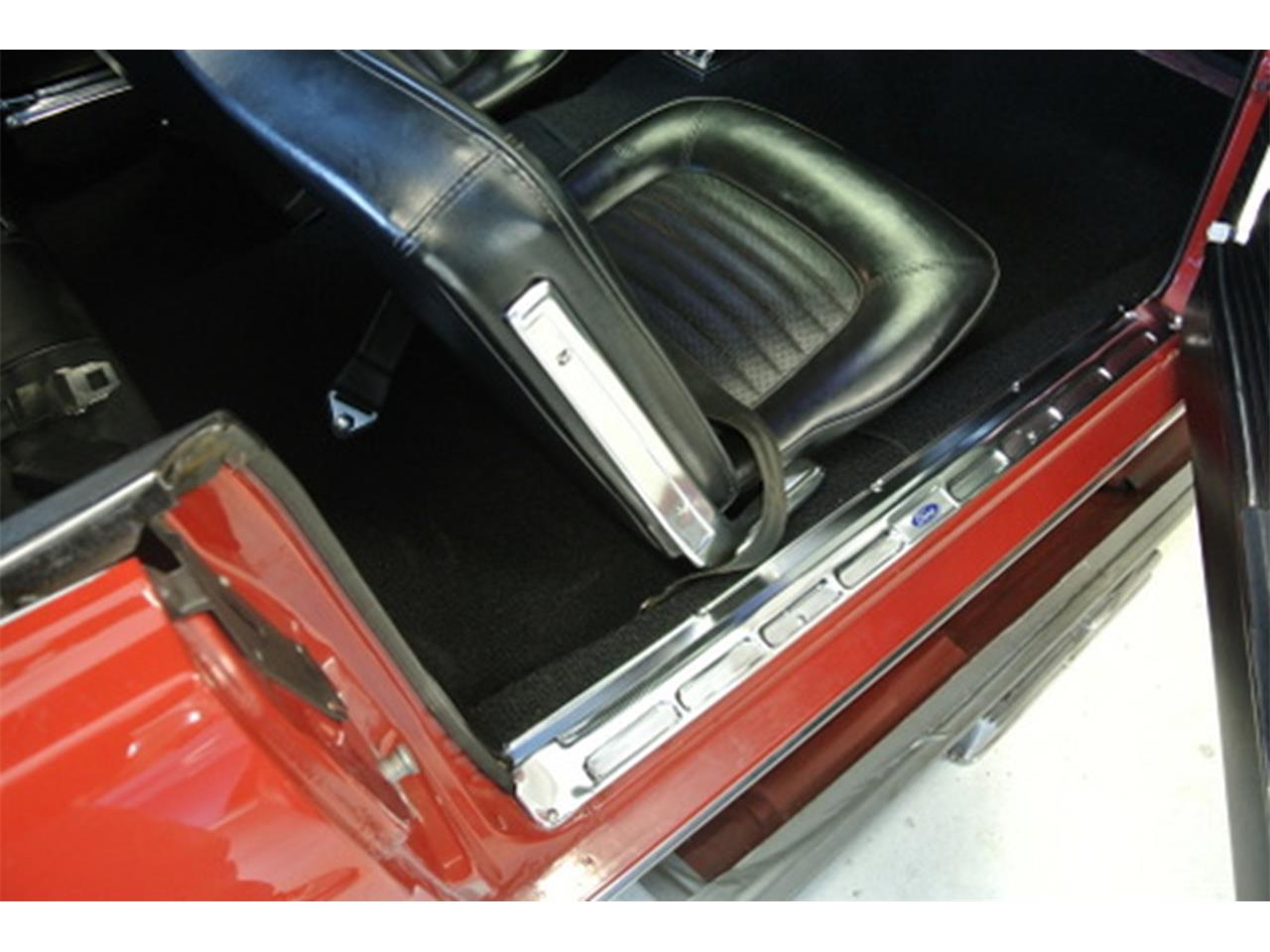 Ford-Mustang-1966-Candy-Apple-Red-Black-30