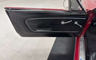 Ford-Mustang-1966-Candy-Apple-Red-Black-31