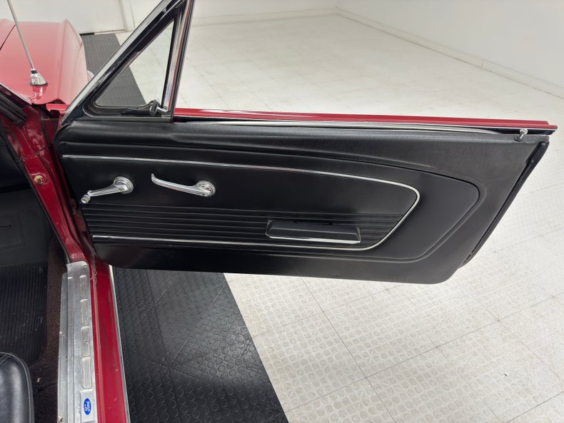 Ford-Mustang-1966-Candy-Apple-Red-Black-32