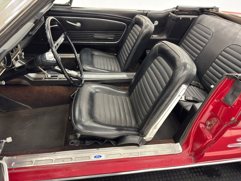 Ford-Mustang-1966-Candy-Apple-Red-Black-33