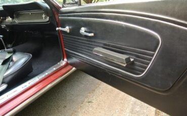 Ford-Mustang-1966-Candy-Apple-Red-Black-34