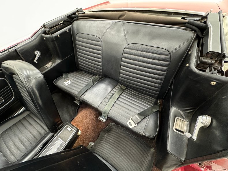 Ford-Mustang-1966-Candy-Apple-Red-Black-35