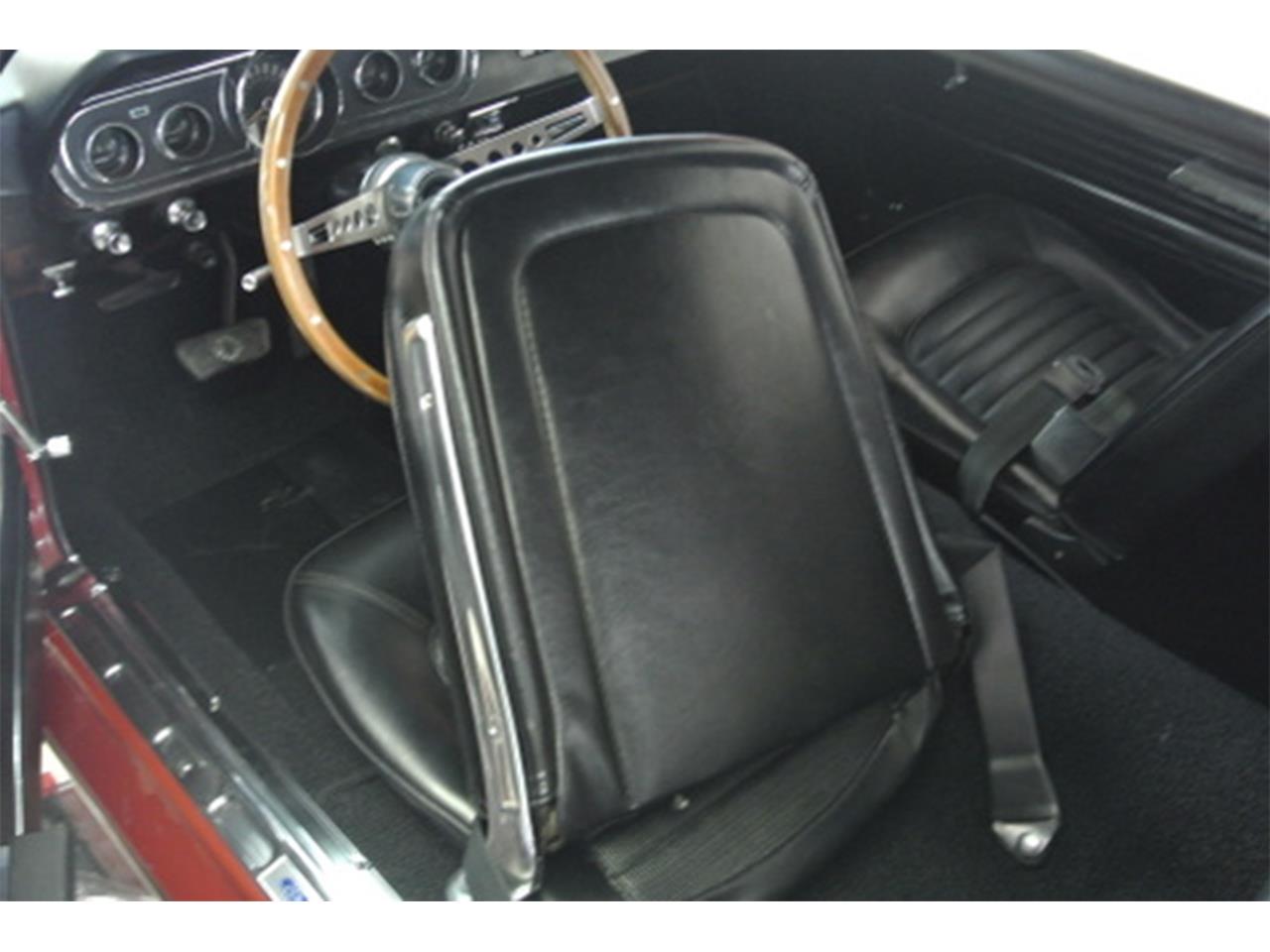 Ford-Mustang-1966-Candy-Apple-Red-Black-35