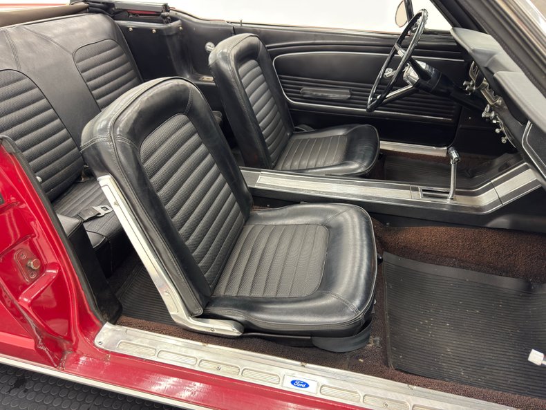 Ford-Mustang-1966-Candy-Apple-Red-Black-36
