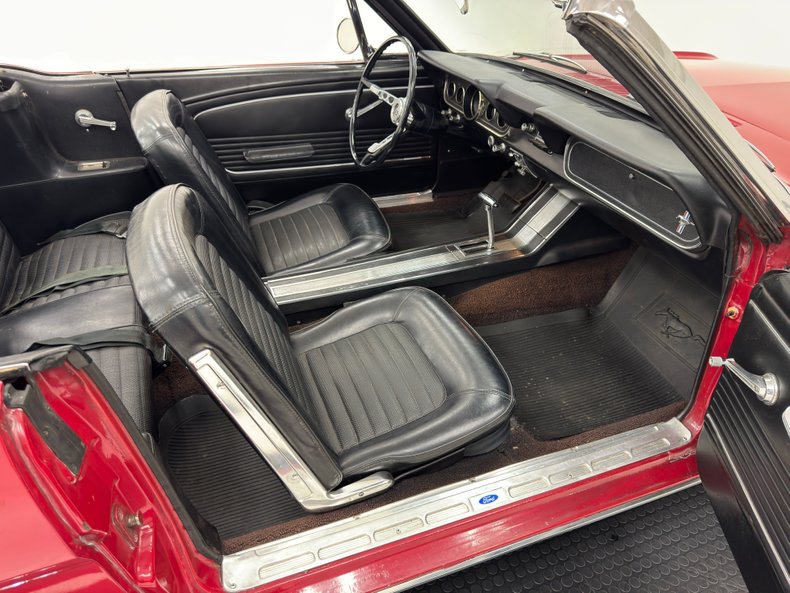 Ford-Mustang-1966-Candy-Apple-Red-Black-37