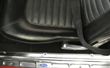 Ford-Mustang-1966-Candy-Apple-Red-Black-37