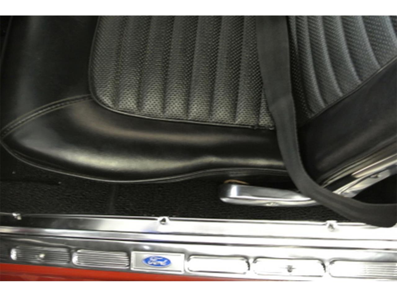 Ford-Mustang-1966-Candy-Apple-Red-Black-37