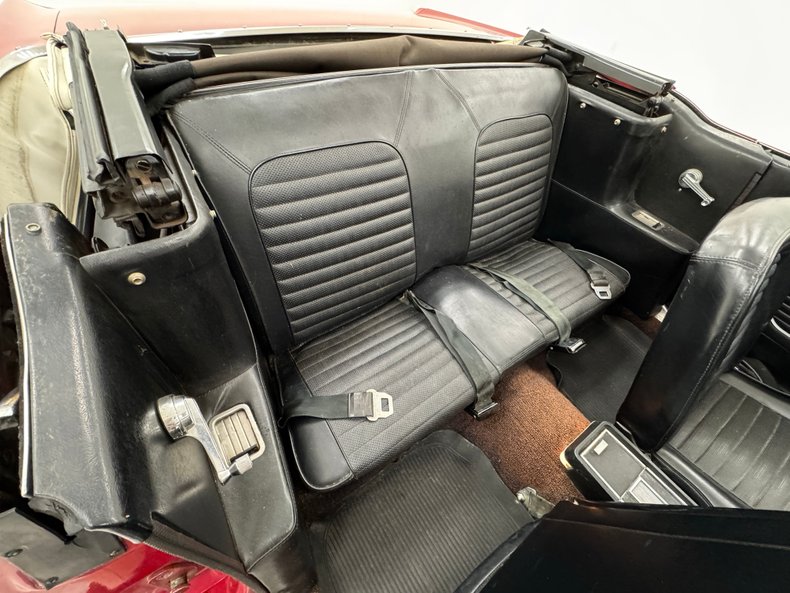 Ford-Mustang-1966-Candy-Apple-Red-Black-38