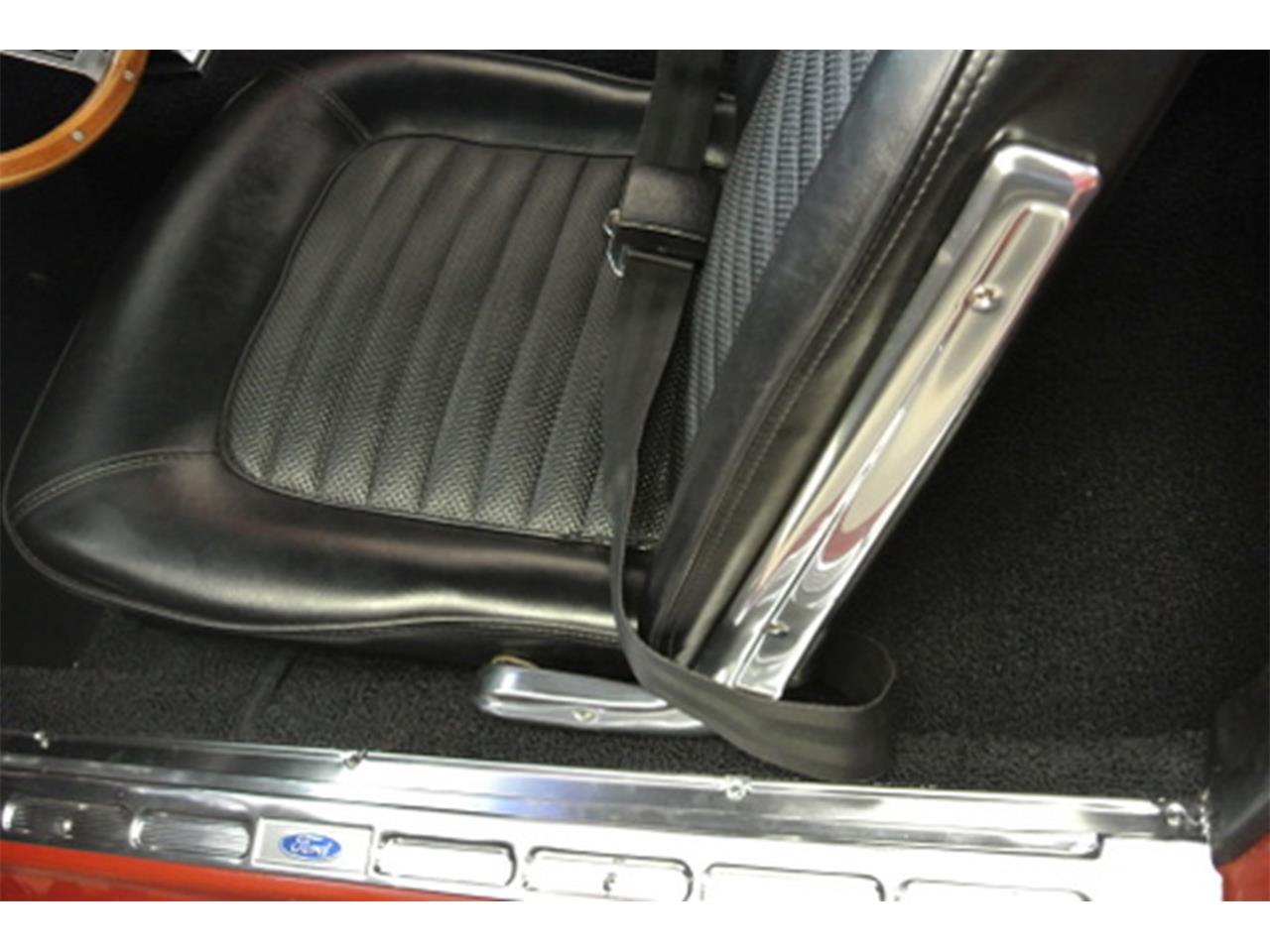 Ford-Mustang-1966-Candy-Apple-Red-Black-38