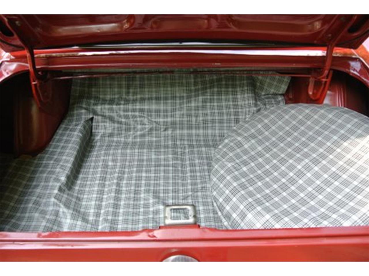 Ford-Mustang-1966-Candy-Apple-Red-Black-39