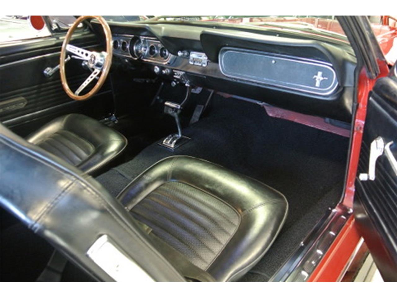 Ford-Mustang-1966-Candy-Apple-Red-Black-4