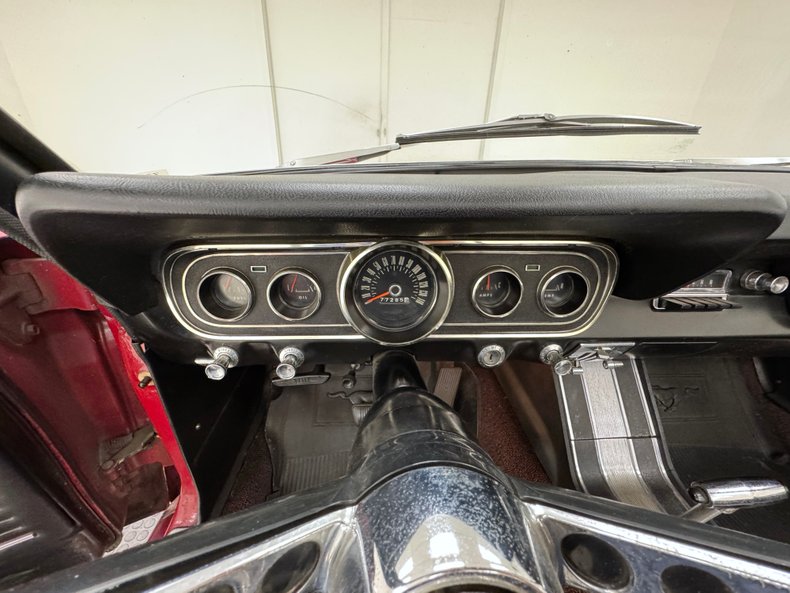 Ford-Mustang-1966-Candy-Apple-Red-Black-40