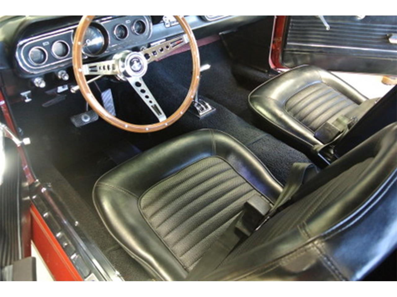 Ford-Mustang-1966-Candy-Apple-Red-Black-40