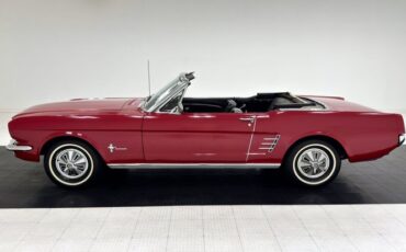Ford-Mustang-1966-Candy-Apple-Red-Black-43