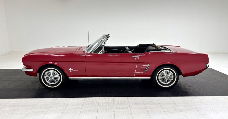 Ford-Mustang-1966-Candy-Apple-Red-Black-43