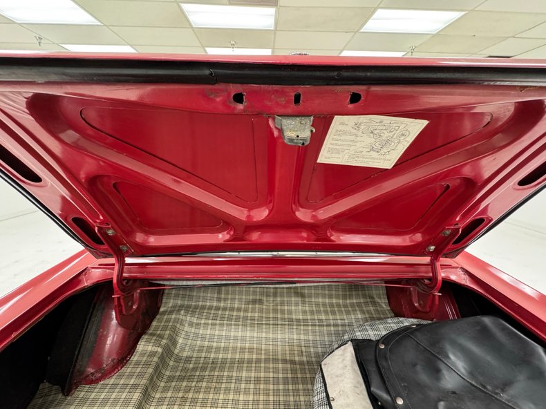Ford-Mustang-1966-Candy-Apple-Red-Black-46