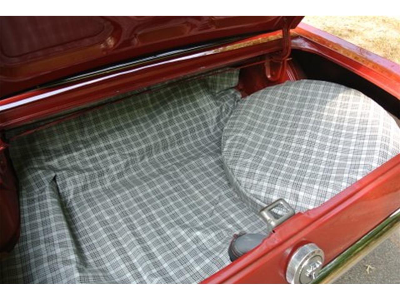 Ford-Mustang-1966-Candy-Apple-Red-Black-47