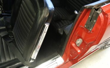 Ford-Mustang-1966-Candy-Apple-Red-Black-5