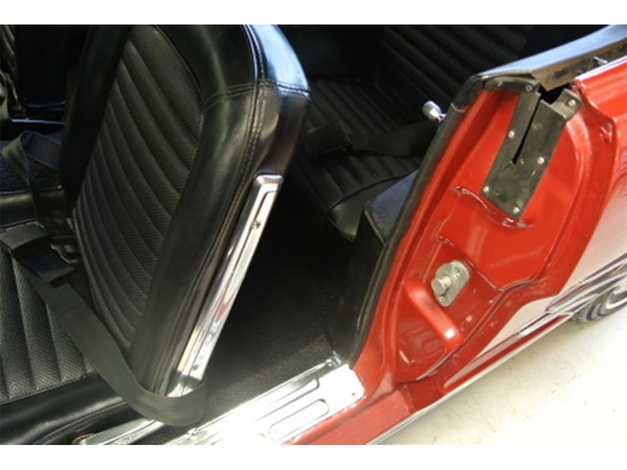 Ford-Mustang-1966-Candy-Apple-Red-Black-5