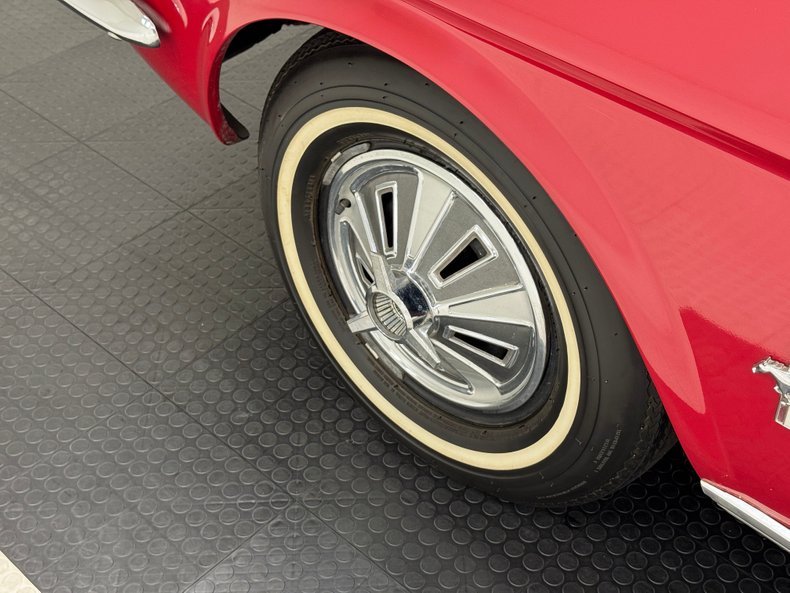 Ford-Mustang-1966-Candy-Apple-Red-Black-9