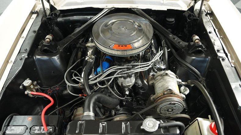Ford-Mustang-1966-Champagne-Maroon-1