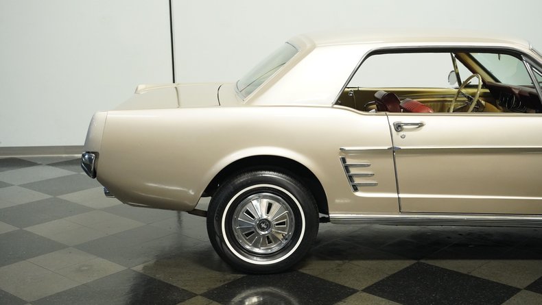 Ford-Mustang-1966-Champagne-Maroon-11