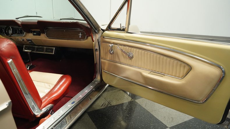Ford-Mustang-1966-Champagne-Maroon-12