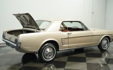 Ford-Mustang-1966-Champagne-Maroon-13