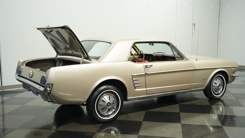 Ford-Mustang-1966-Champagne-Maroon-13