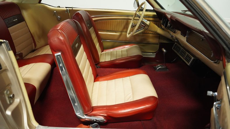 Ford-Mustang-1966-Champagne-Maroon-17