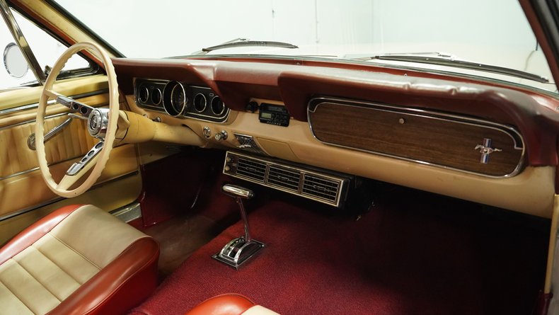 Ford-Mustang-1966-Champagne-Maroon-18