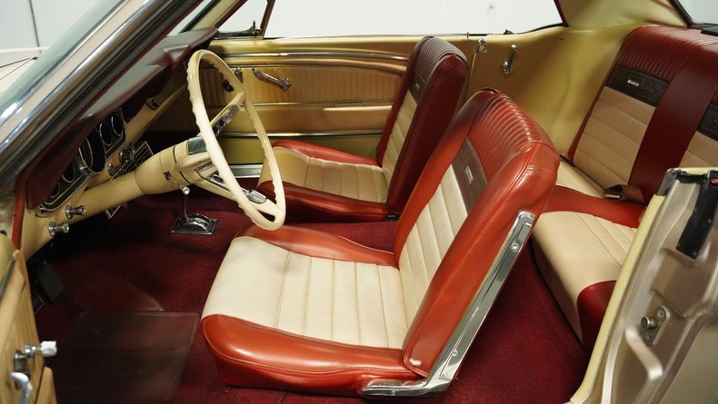 Ford-Mustang-1966-Champagne-Maroon-2