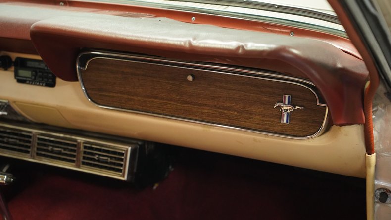 Ford-Mustang-1966-Champagne-Maroon-20
