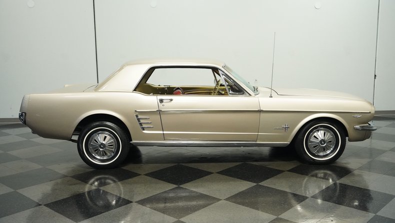 Ford-Mustang-1966-Champagne-Maroon-21