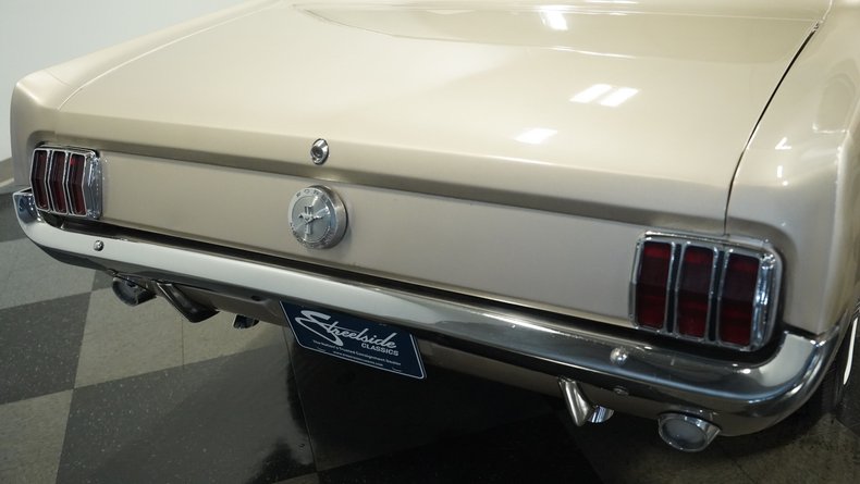 Ford-Mustang-1966-Champagne-Maroon-24