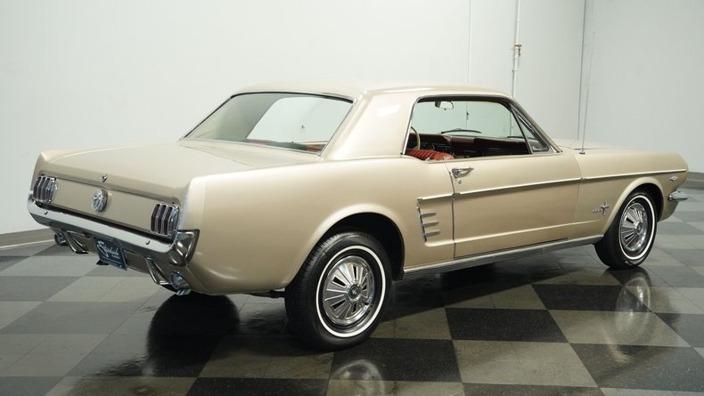Ford-Mustang-1966-Champagne-Maroon-26