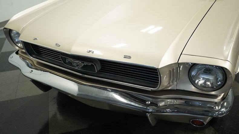 Ford-Mustang-1966-Champagne-Maroon-28