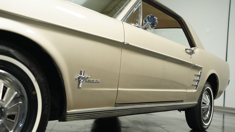 Ford-Mustang-1966-Champagne-Maroon-30