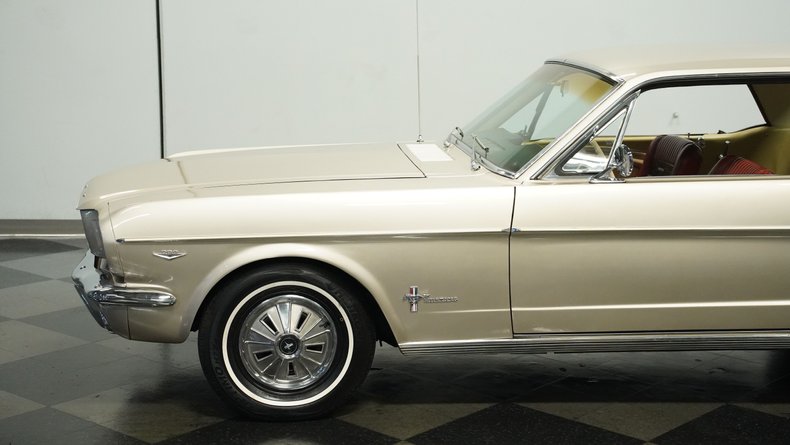Ford-Mustang-1966-Champagne-Maroon-31