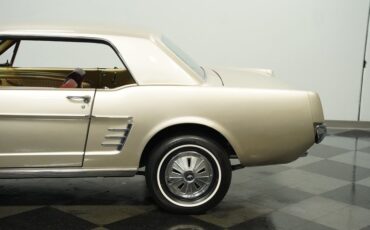Ford-Mustang-1966-Champagne-Maroon-32
