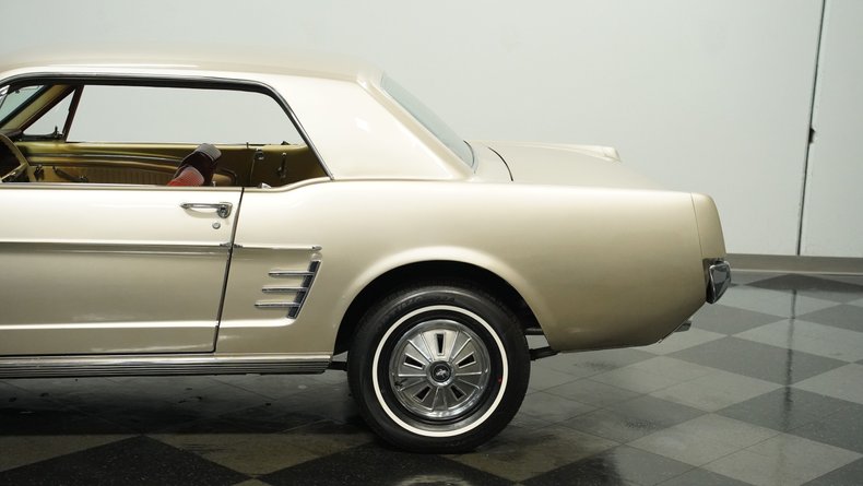 Ford-Mustang-1966-Champagne-Maroon-32