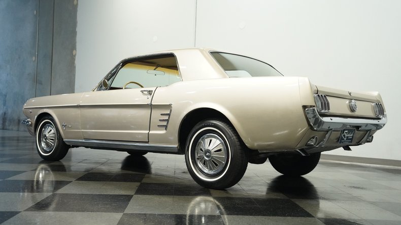 Ford-Mustang-1966-Champagne-Maroon-33