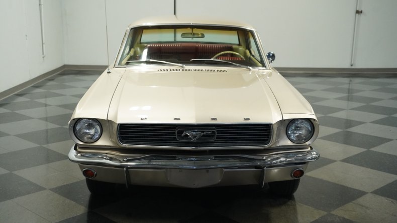 Ford-Mustang-1966-Champagne-Maroon-37