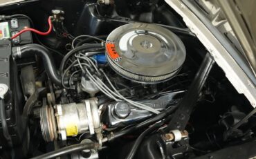 Ford-Mustang-1966-Champagne-Maroon-38