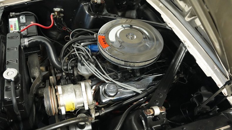 Ford-Mustang-1966-Champagne-Maroon-38