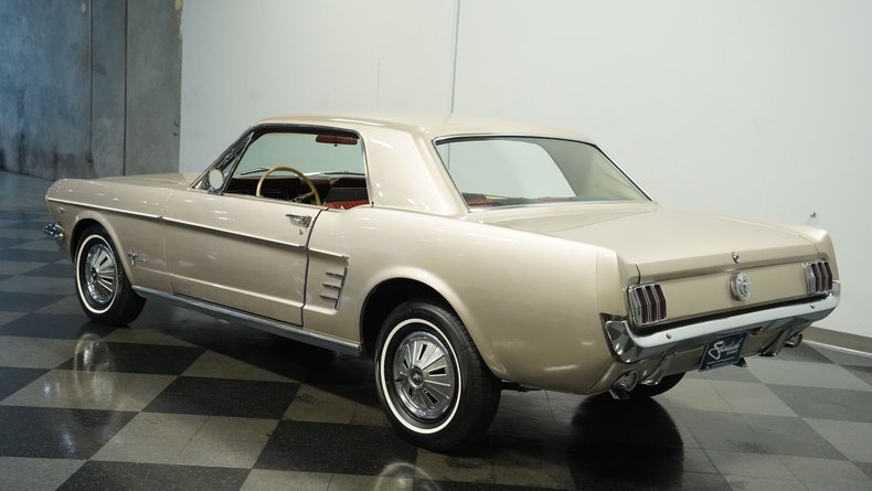 Ford-Mustang-1966-Champagne-Maroon-4