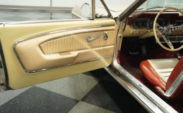 Ford-Mustang-1966-Champagne-Maroon-40