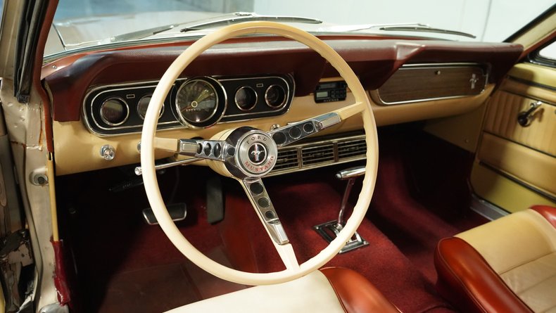 Ford-Mustang-1966-Champagne-Maroon-41